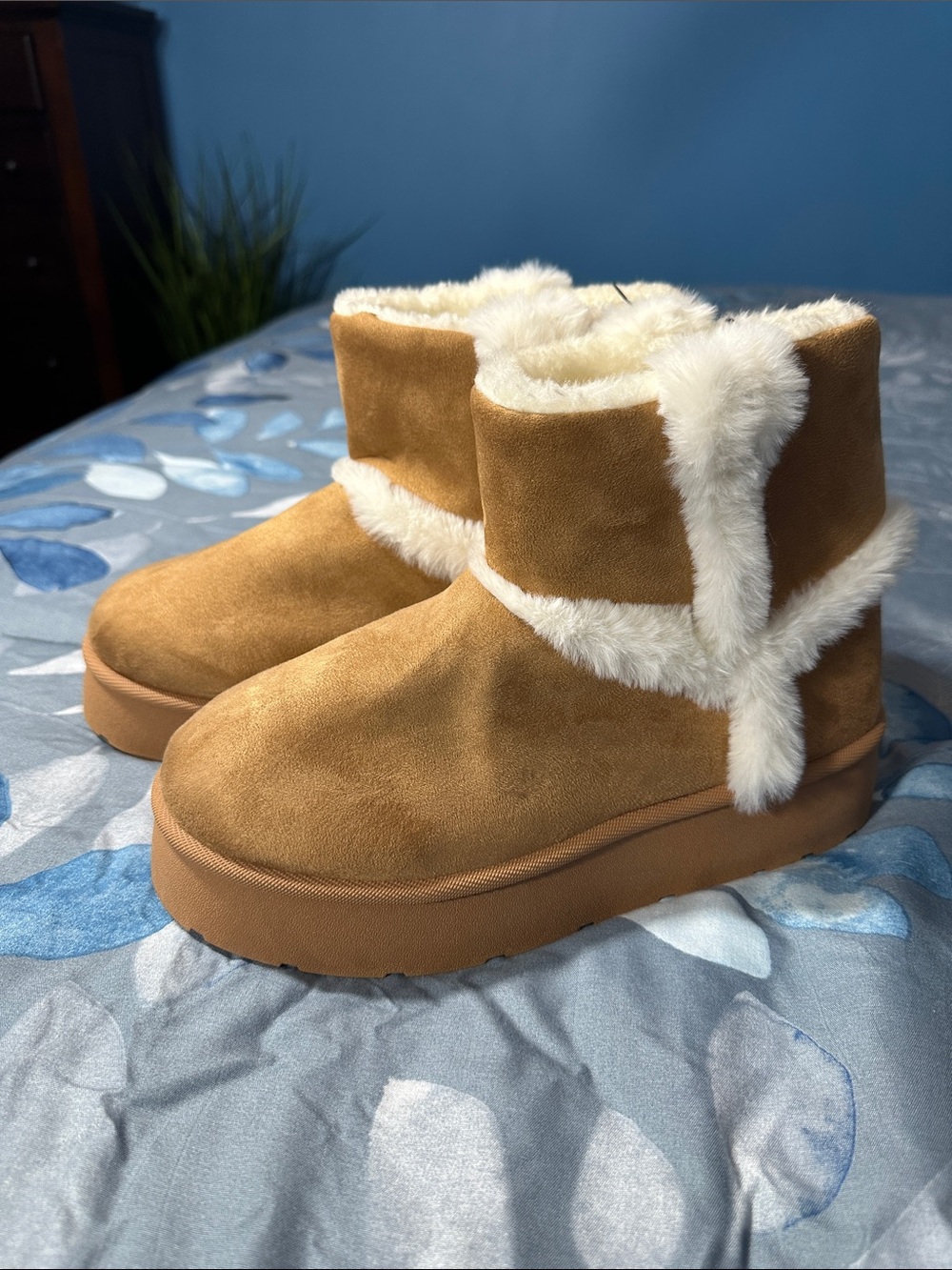 NWTS Women’s CHATTIES Tan Faux-Suede Faux-Fur Platform Boots SZ 10 🤎
